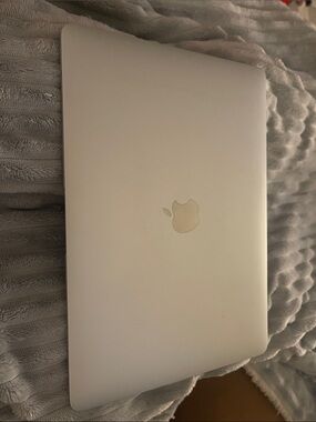 Apple Silver MacBook Laptop 1.6 GHz Dual-Core Intel Core i5 16GB 256 GB